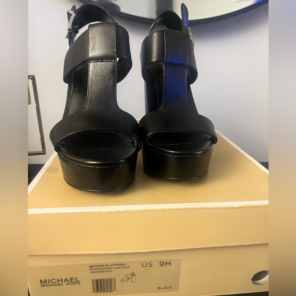 New Michael Kors Becker shoe Black size 9